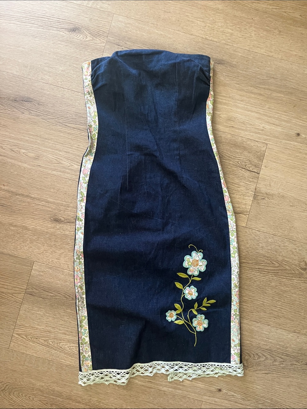 Strapless Denim Floral-Trim Bodycon Dress with Lace Hem and floral patchwork